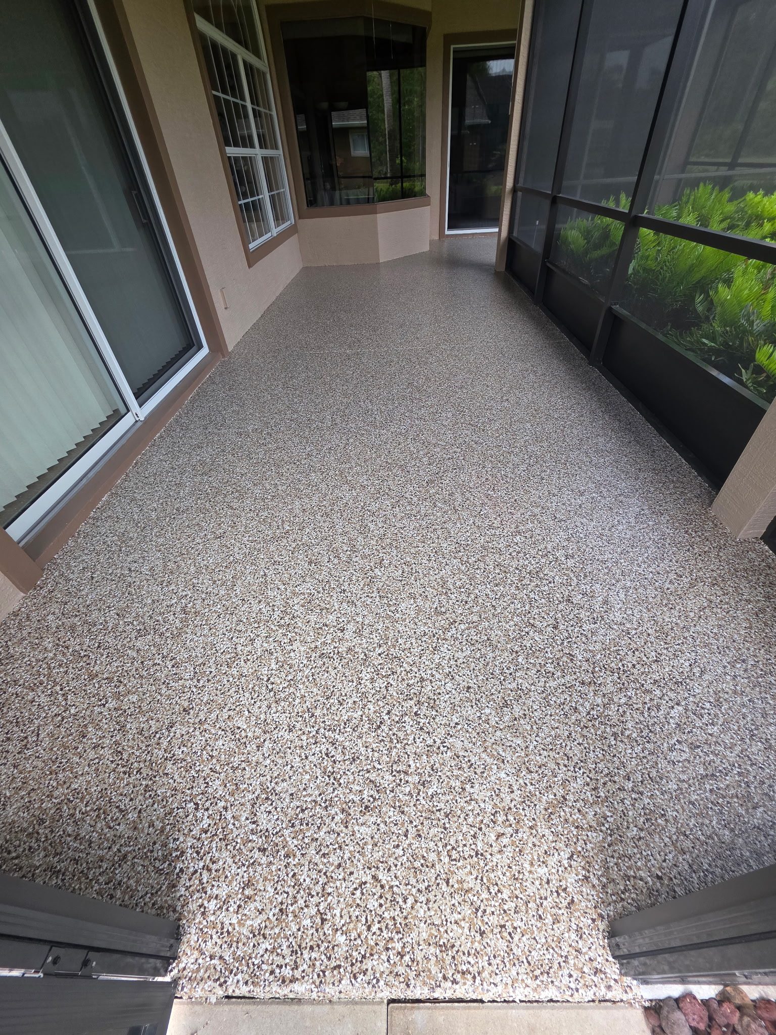 Flake-coated lanai walkway