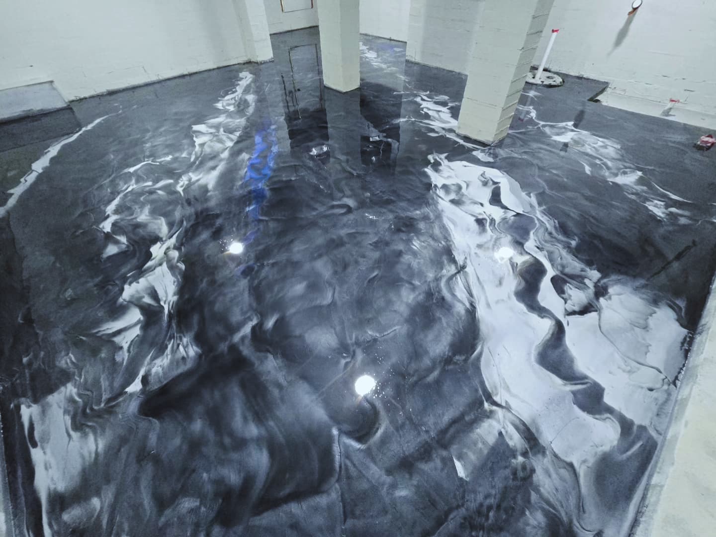 Metallic floor coating