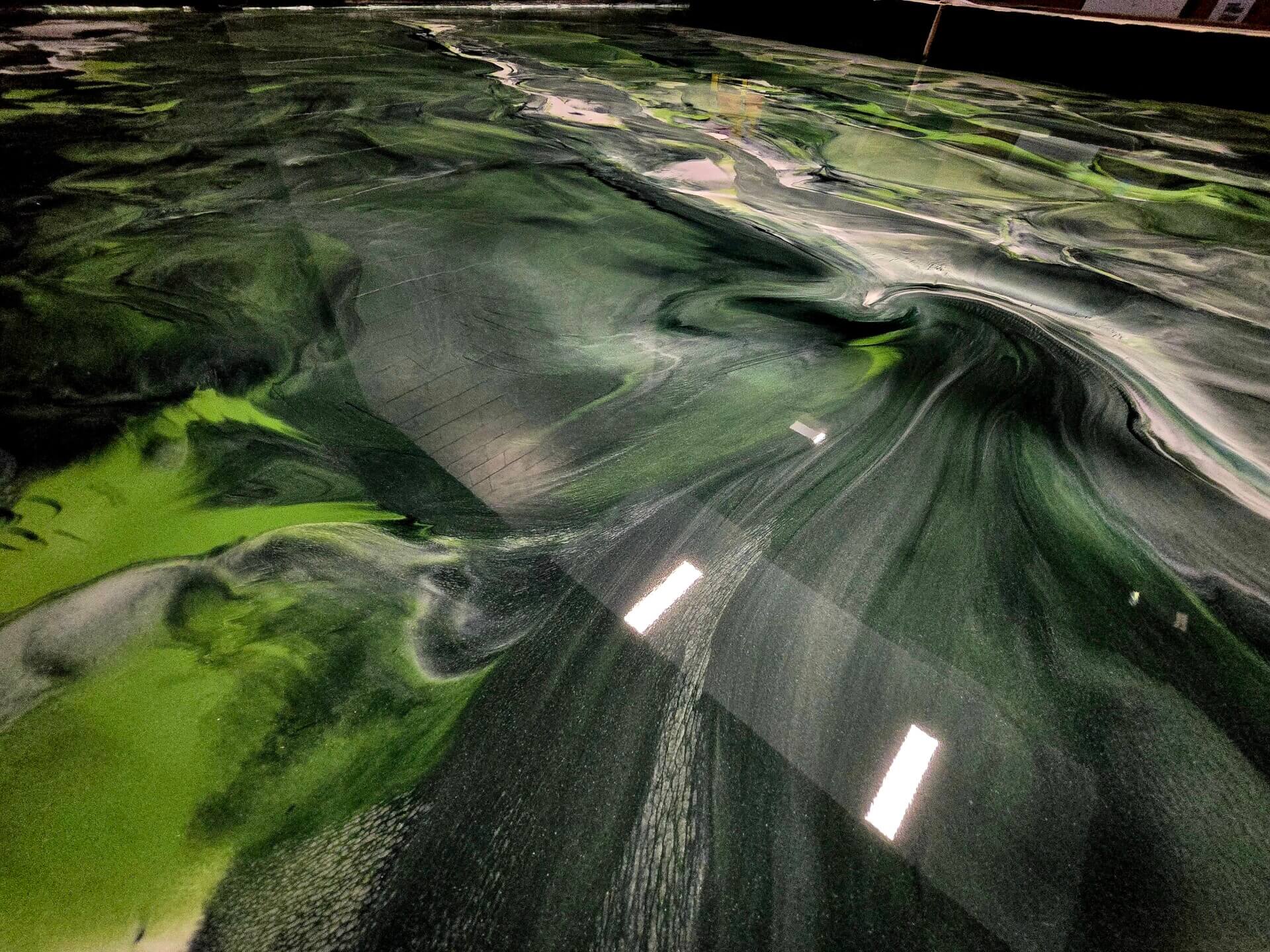 Green metallic floor coating