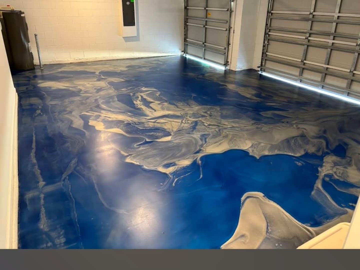 Blue and white metallic floor coating